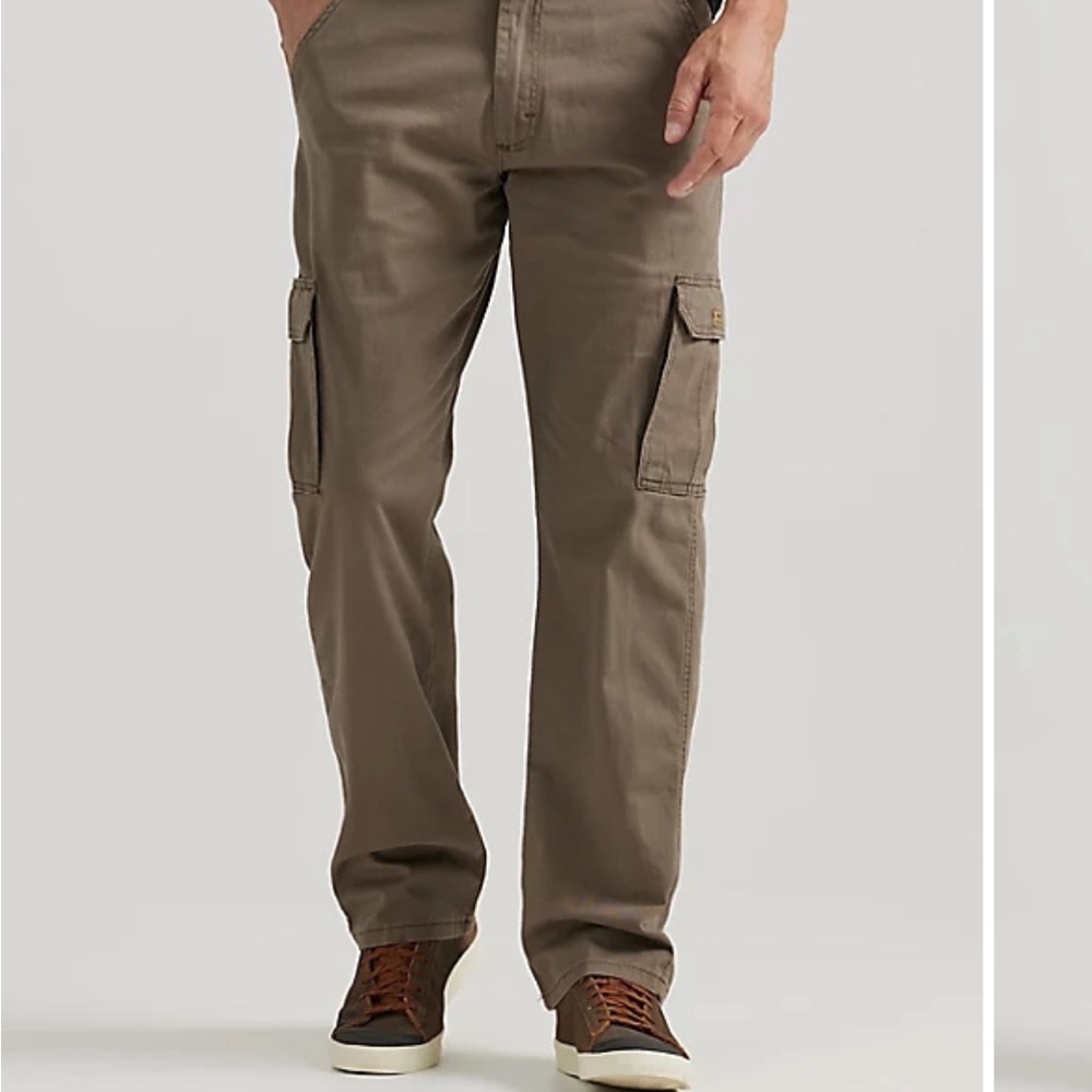 Wrangler relaxed fit cargo pants 30x32
